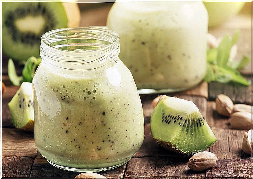 Kiwi smoothie with chia seeds.