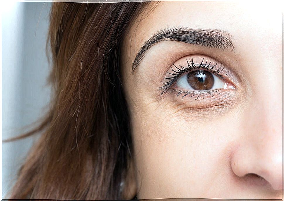 avoid-tired-eyes-applying-natural-remedies