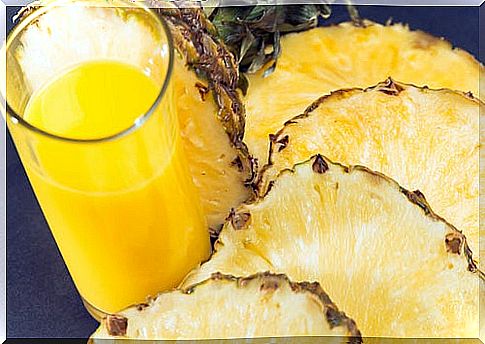 Pineapple juice to eliminate toxic substances from our intestines