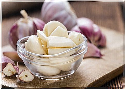 Antibacterial properties of garlic clove.