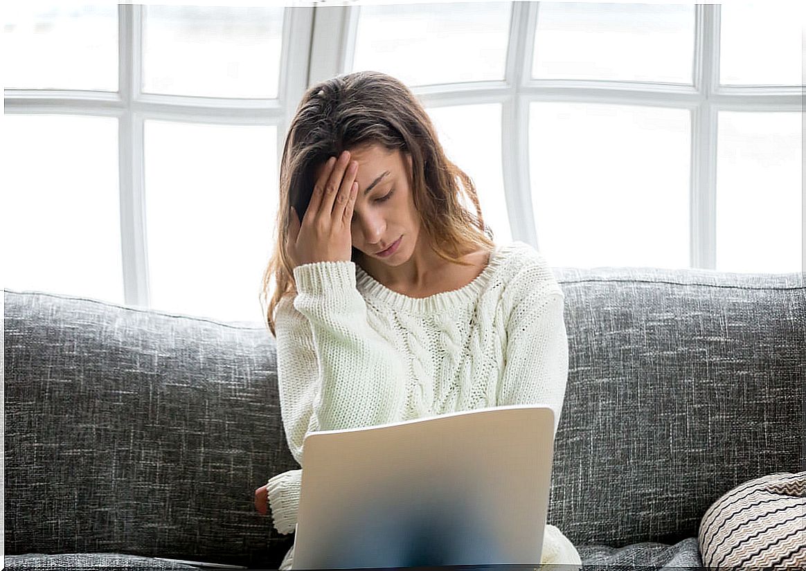 Stressed woman in front of computer.